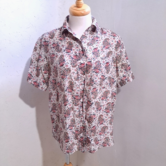 Footlocker | Pink and White Button Down Shirt with Paisley Pattern 100% silk - Picture 2 of 10
